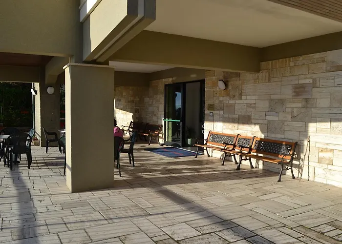 Quaglia Отель Розето-дельи-Абруцци